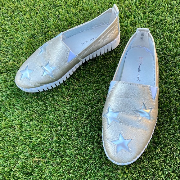 bernie mev. Metallic Gold Star Slip-On Loafers, size EU 37 (US 6-7) - Picture 2 of 13